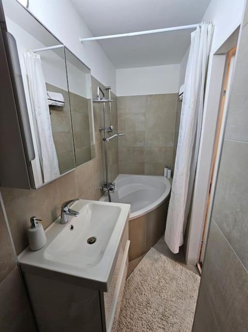 Affordable Suite In Vienna'S Hotpoint Εξωτερικό φωτογραφία