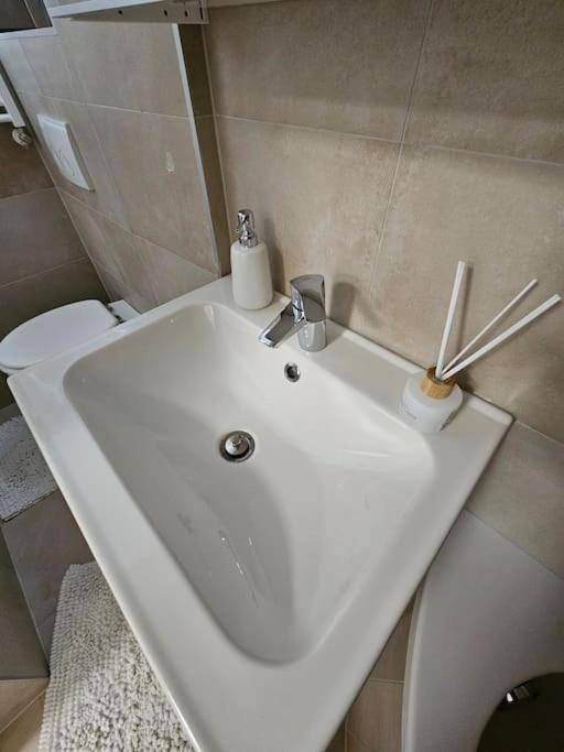 Affordable Suite In Vienna'S Hotpoint Εξωτερικό φωτογραφία